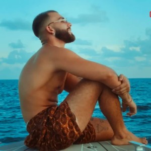 Mírame Ahora (Salud Mi Reina) - MTZ Manuel Turizo | Video Oficial